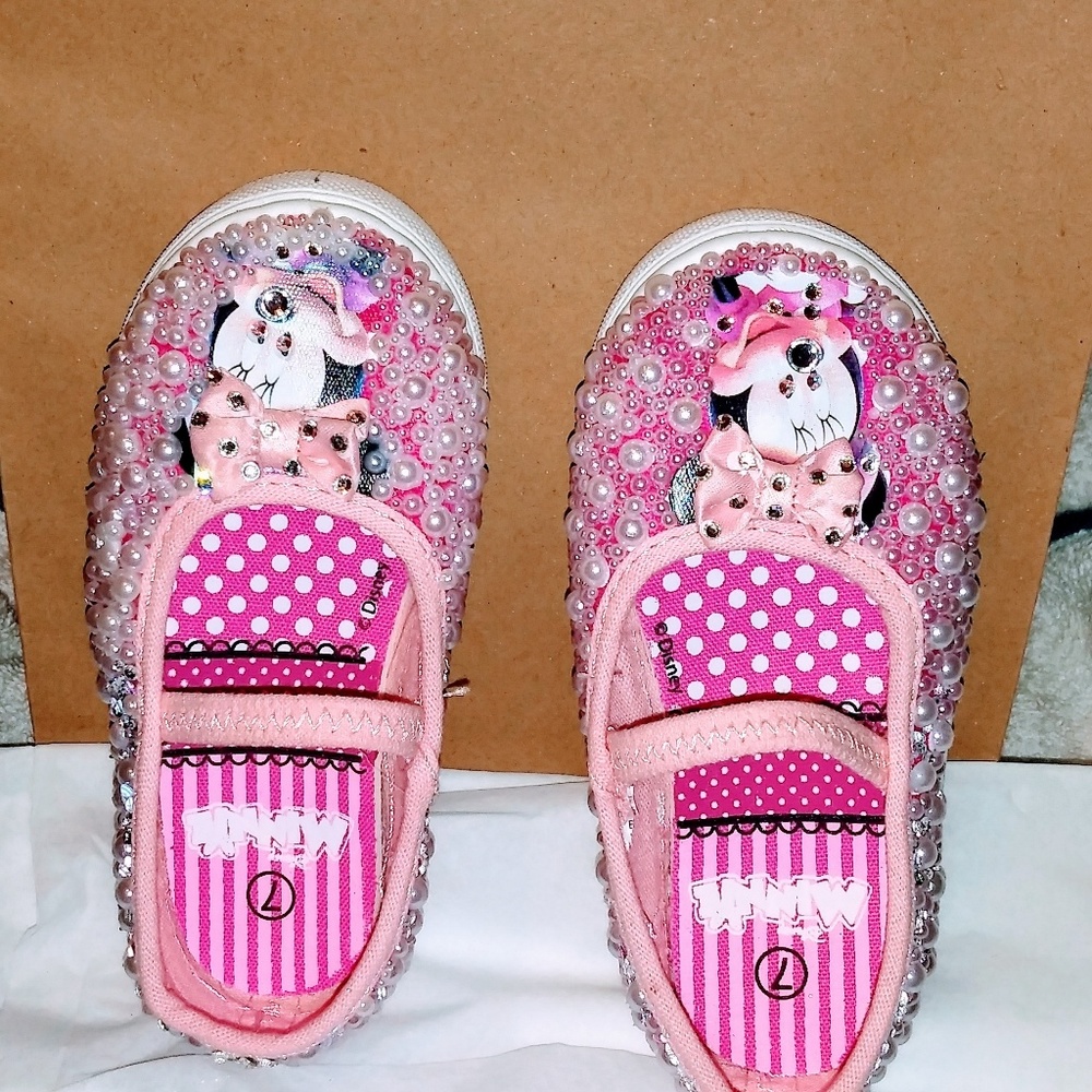 Pink and white Minnie Mouse shoes